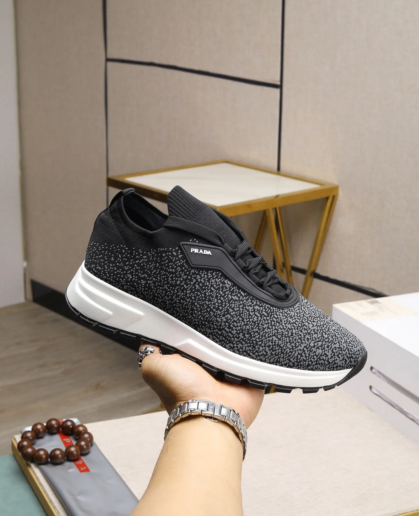 Men's clothing and shoes 💰500 👑👑The latest model of high-quality PRADA men's shoes on the Hong Kong purchasing agency official website has been launched in 1:1 copy, synchronized with Hong Kong counters, and on the same catwalk; all made of breathable fly weave ➕Imported breathable fabrics with cowhide lining, 🍡🍡The original 1:1 non-slip and wear-resistant; comfortable on the feet, attractive style, fine workmanship, and simple and neat shoe trees, showing the courage and toughness of men, 👍 Code number 38 to 45